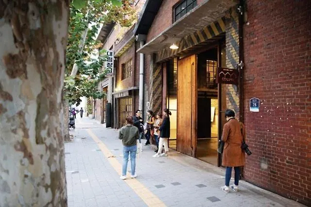 401, Atelier Seongsu Riverside Loft Cherry Blossom Road River Airport Bus Apartment Seoul