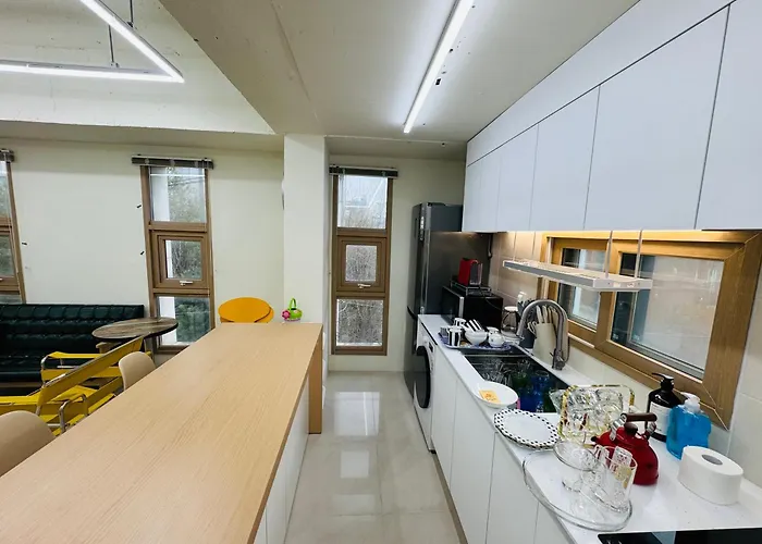 401, Atelier Seongsu Riverside Loft Cherry Blossom Road River Airport Bus Apartment *