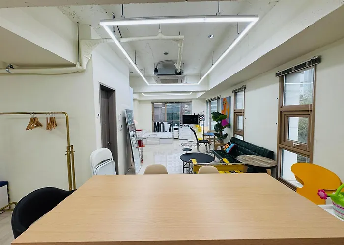 Apartment 401, Atelier Seongsu Riverside Loft Cherry Blossom Road River Airport Bus *
