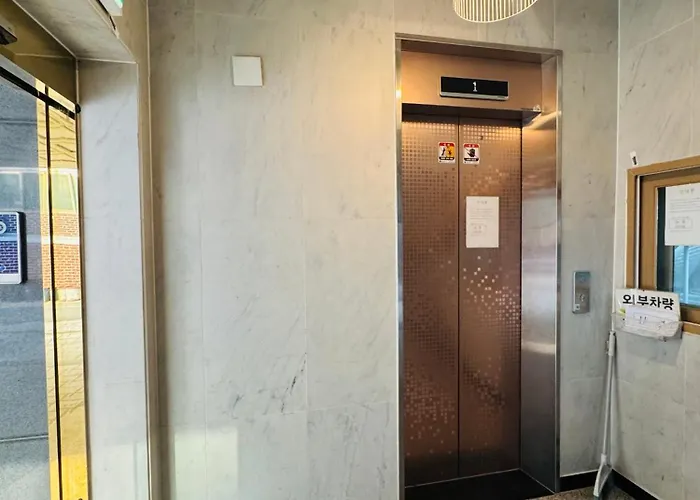 401, Atelier Seongsu Riverside Loft Cherry Blossom Road River Airport Bus Apartment