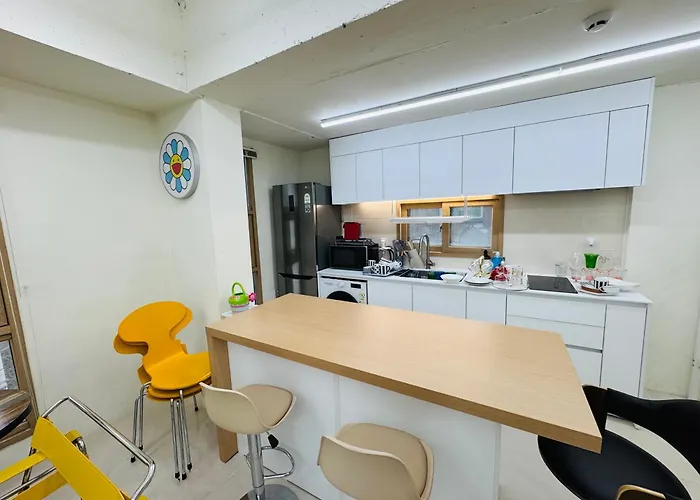 Apartment 401, Atelier Seongsu Riverside Loft Cherry Blossom Road River Airport Bus Seoul